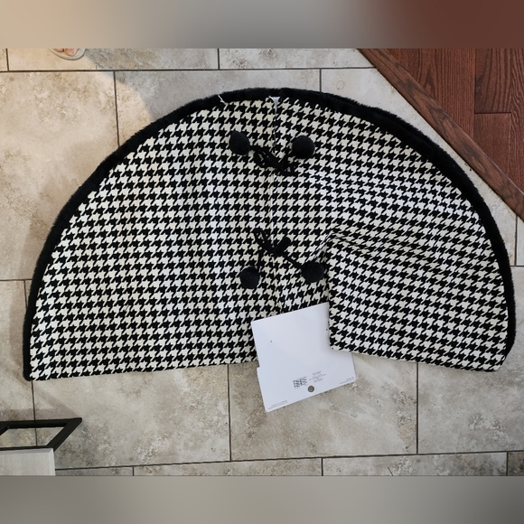 Tree Skirt - Picture 3 of 8